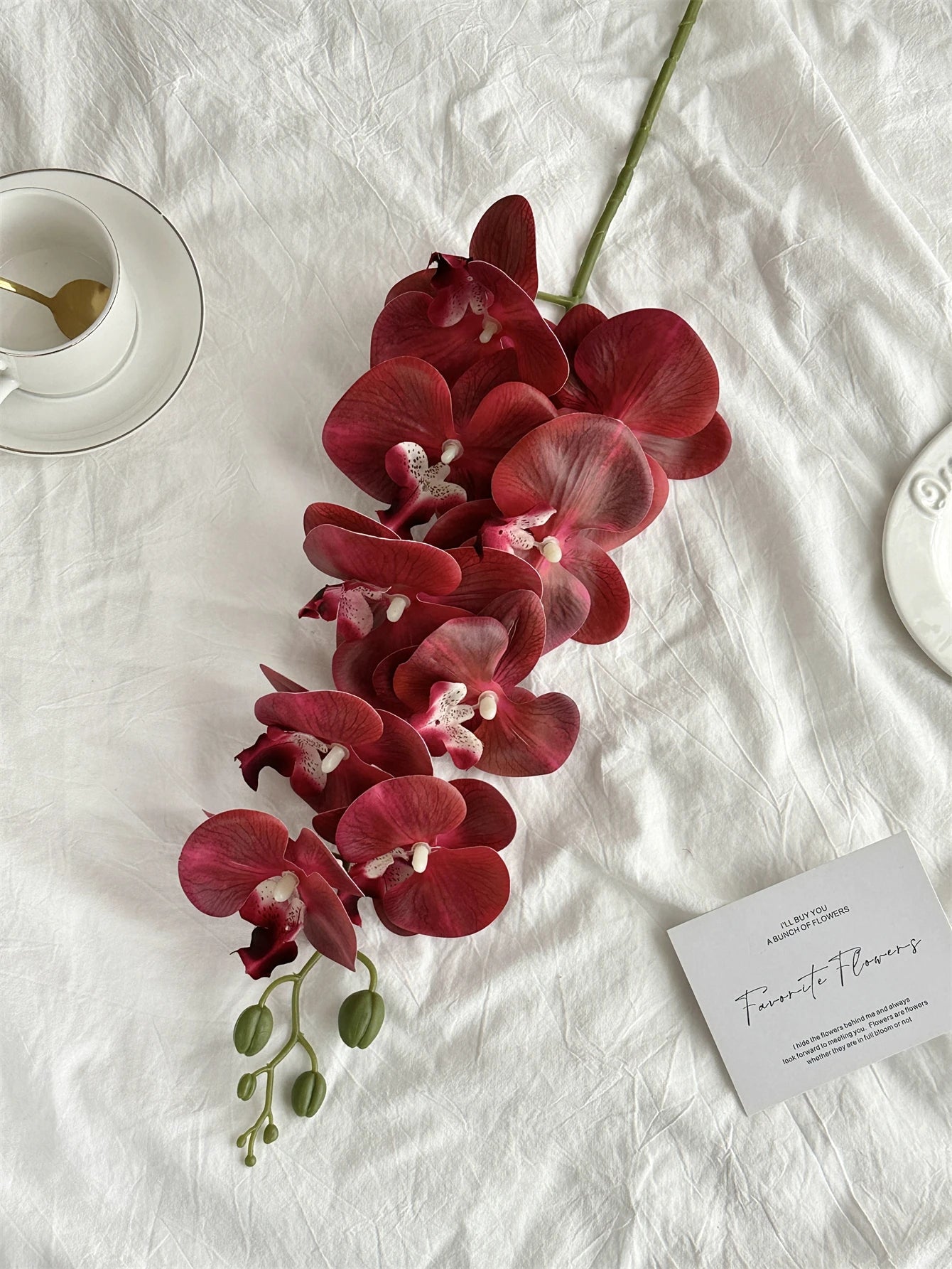 Phalaenopsis imitation flowers fake flowers arrangements High-end orchid flower arrangement The table was decorated with vases