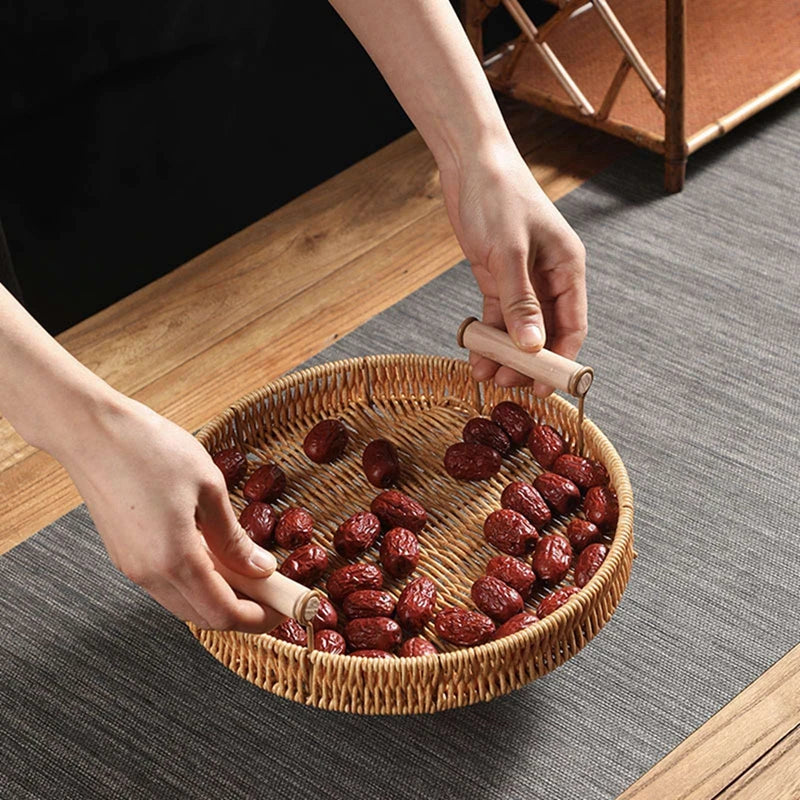 Multi-size Handwoven Rattan Storage Tray Round Wicker Basket Serving Tray With Wooden Handle Bread Food Plate Fruit Cake Platter