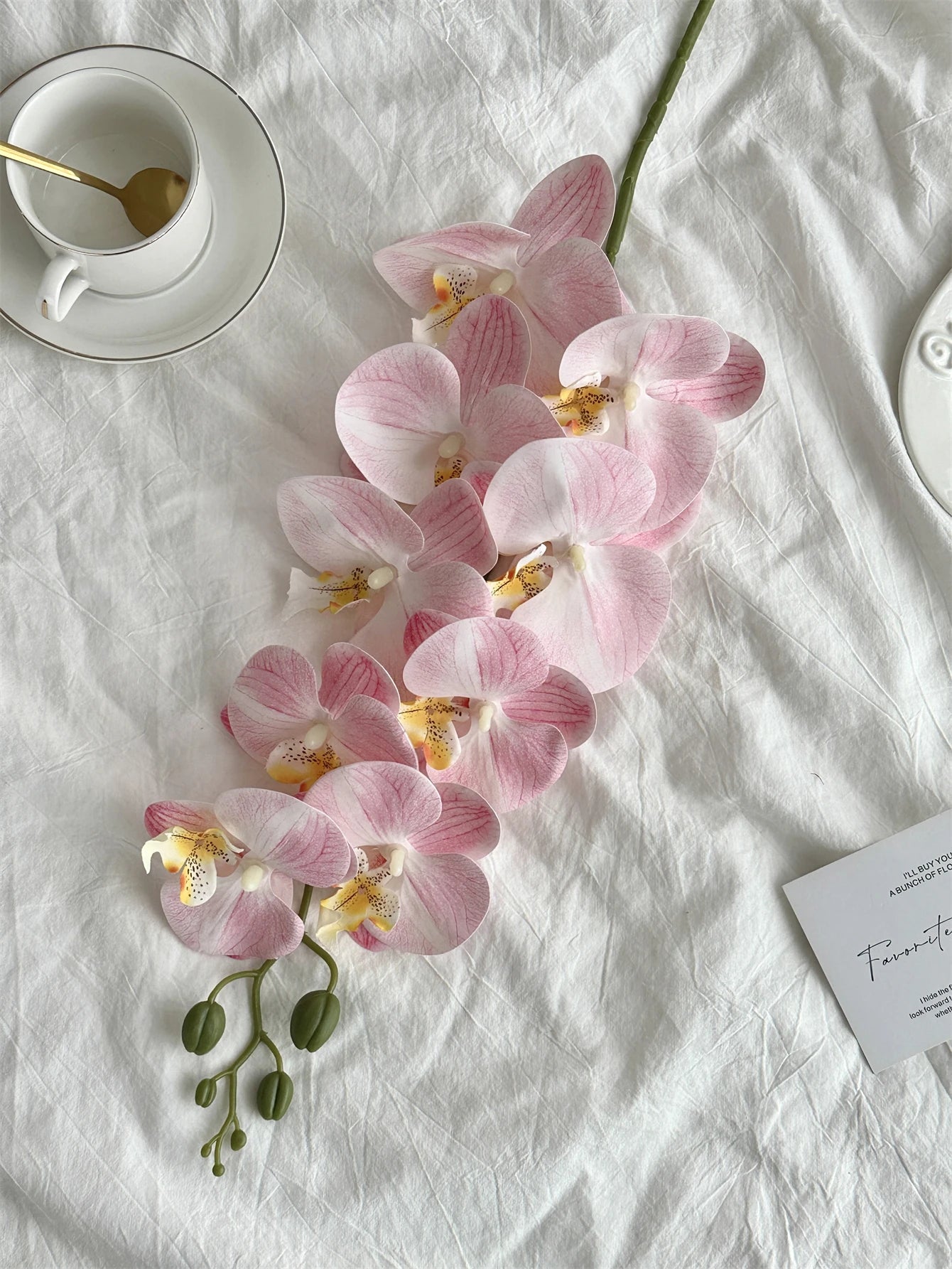 Phalaenopsis imitation flowers fake flowers arrangements High-end orchid flower arrangement The table was decorated with vases