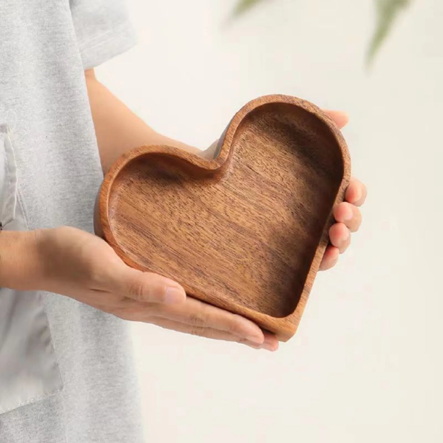 Solid Wood Tray Creative Heart Shaped Walnut Tray For Nuts Fruits Candies Desserts Snacks Jewelry Accessory Home Storage Tray
