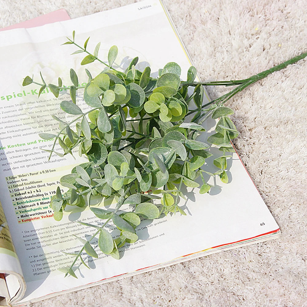 Artificial Plastic Plants Leaves Green Eucalyptus Branch Diy Garden Home Christmas Wedding Vase for Decoration Faux Fake Flowers
