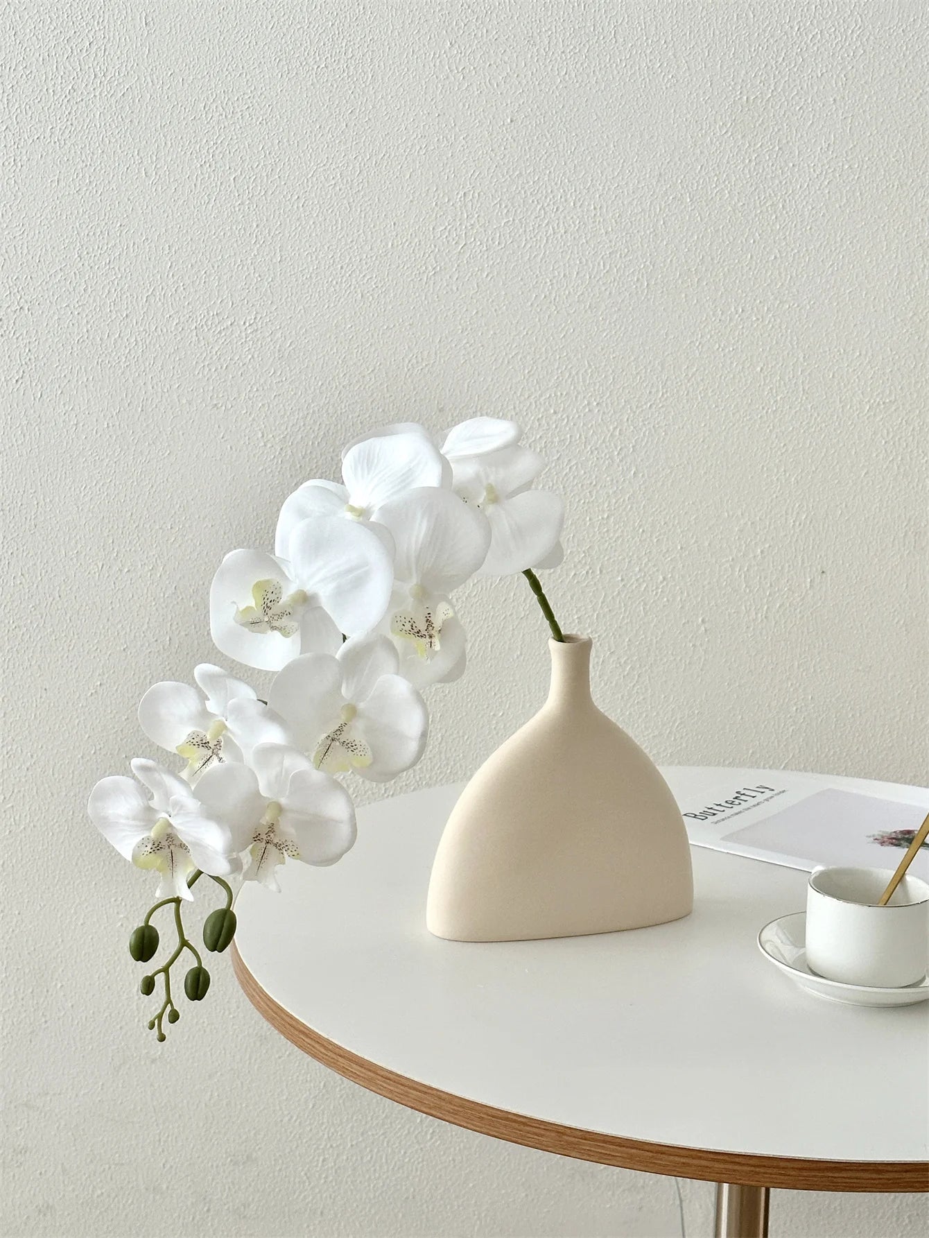 Phalaenopsis imitation flowers fake flowers arrangements High-end orchid flower arrangement The table was decorated with vases