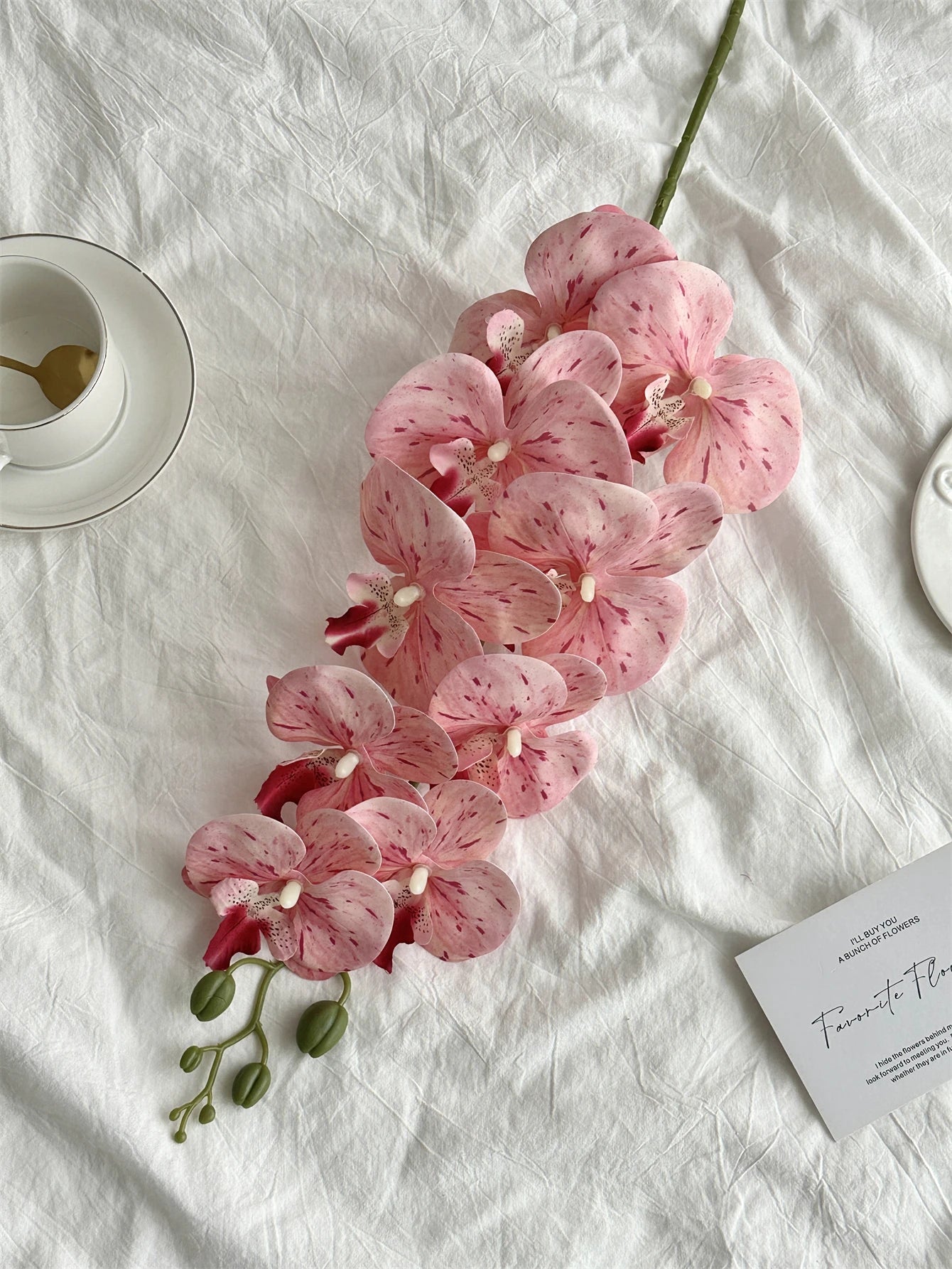 Phalaenopsis imitation flowers fake flowers arrangements High-end orchid flower arrangement The table was decorated with vases