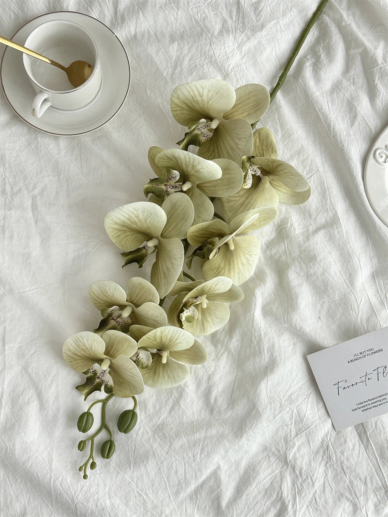Phalaenopsis imitation flowers fake flowers arrangements High-end orchid flower arrangement The table was decorated with vases