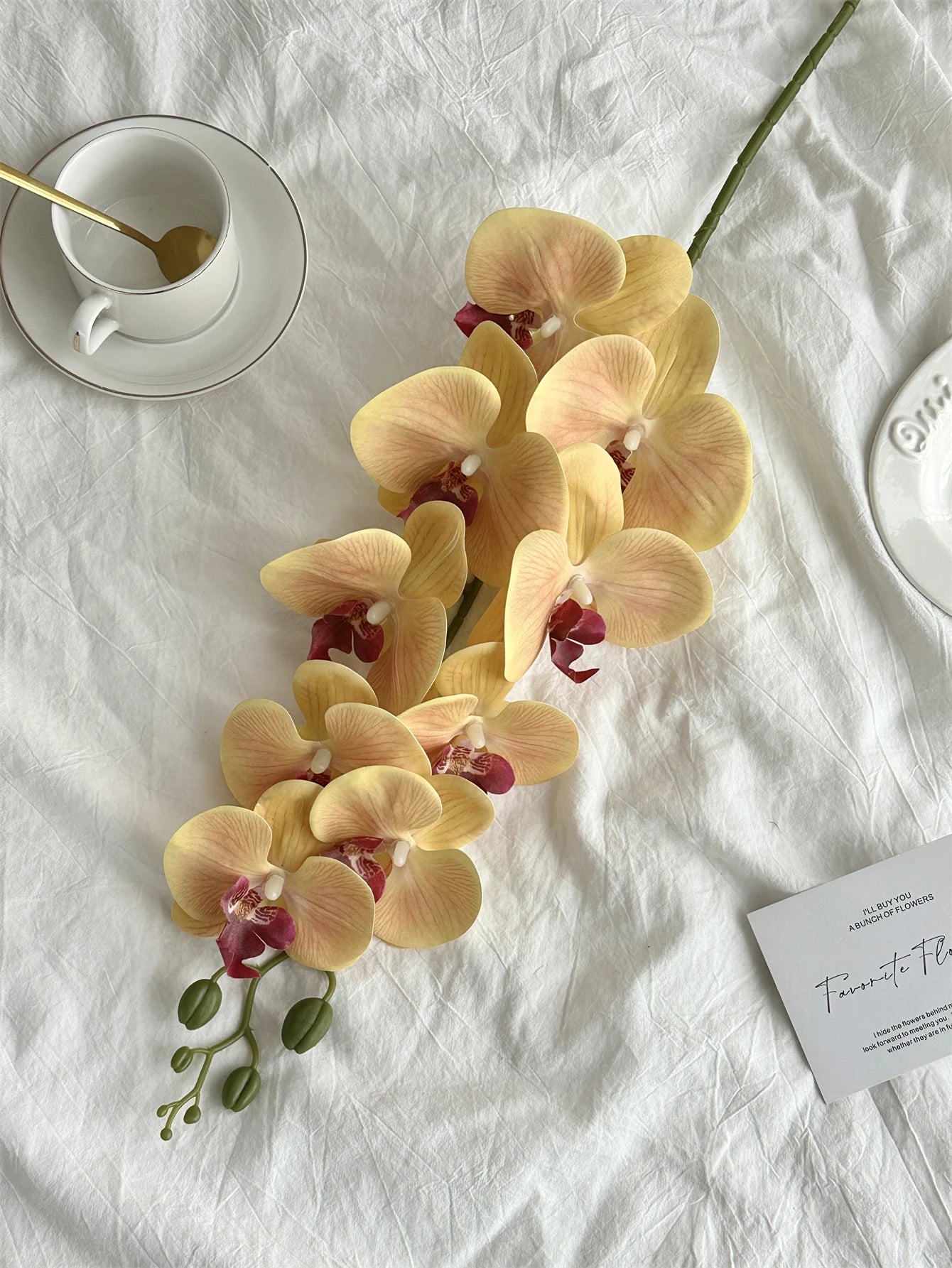 Phalaenopsis imitation flowers fake flowers arrangements High-end orchid flower arrangement The table was decorated with vases