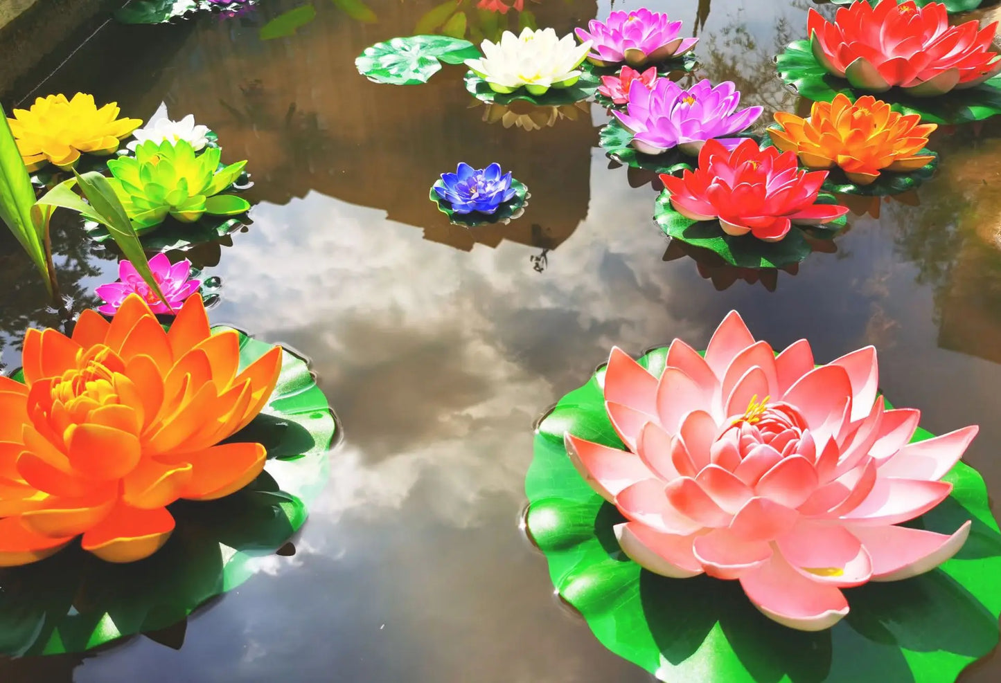 3 flowers and 3 leaves Artificial Lotus, Realistic Water Floating Foam Lotuses, Fake Lily Pad, Home Garden Patio Pond, Home Dec