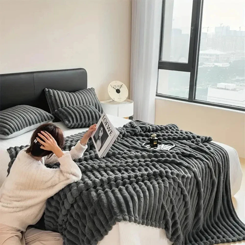 Soft & Delicate  Blanket Large Plush Ribbed Throw Warm Cozy Anti-Static Sofa Blanket Lightweight Bed Blanket Multi-Functional