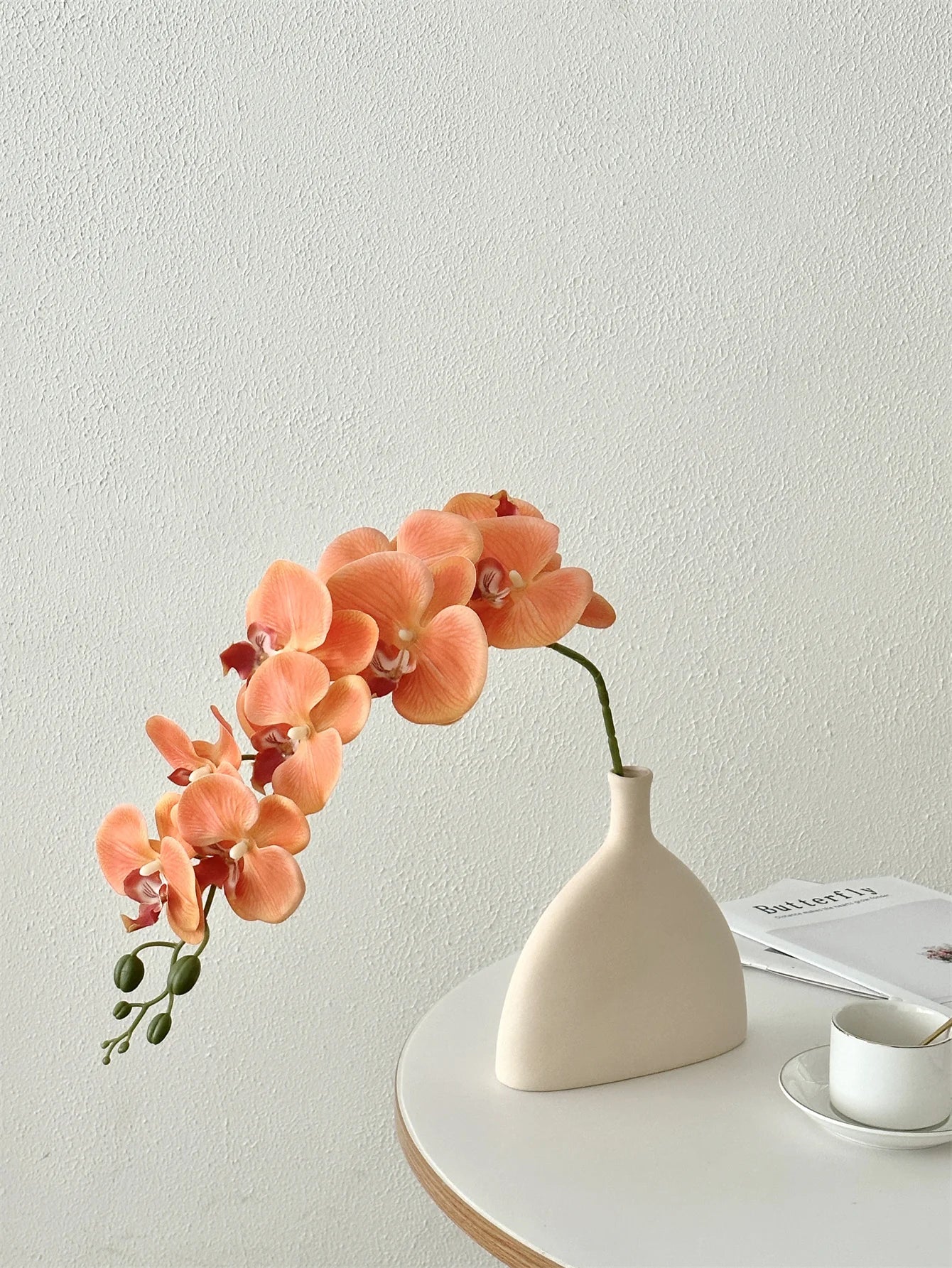 Phalaenopsis imitation flowers fake flowers arrangements High-end orchid flower arrangement The table was decorated with vases